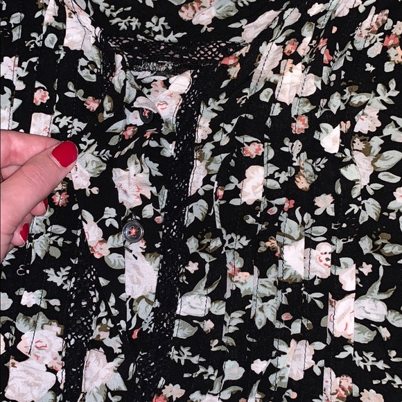 Floral blouse with pleats and lace - Picture 4 of 6